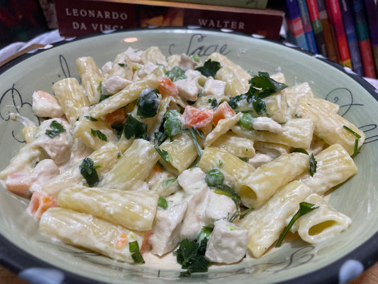 One-Pot Chicken Alfredo with Peas & Carrots