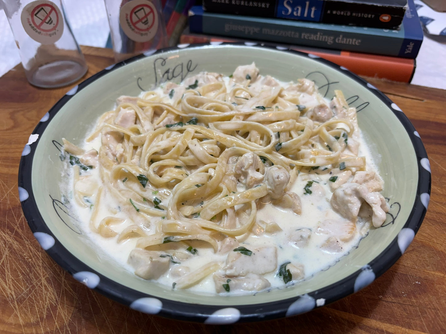 Mache ein cremiges Hähnchen-Alfredo: kein Salz hinzugefügt!!