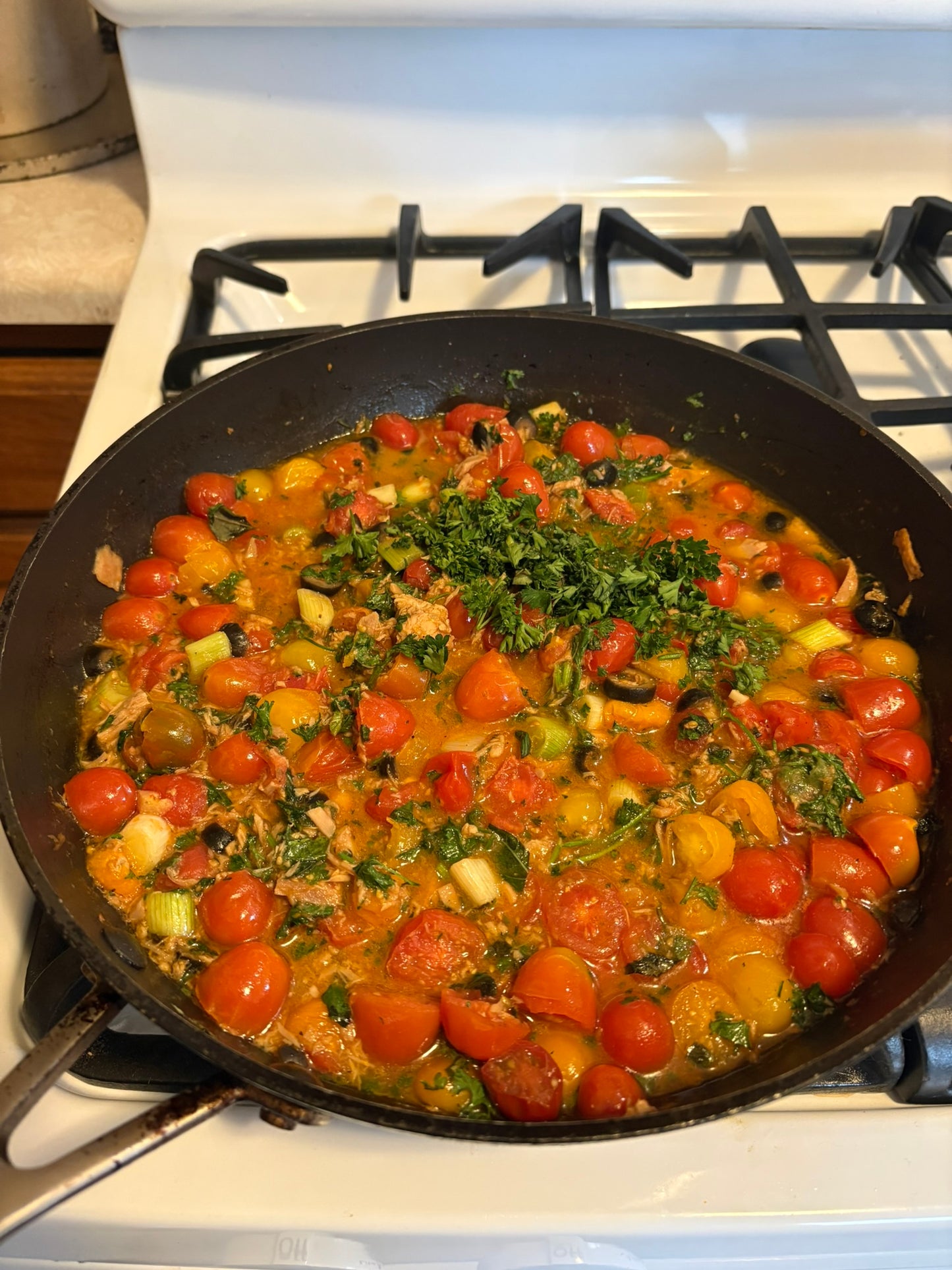Aromenreiche Thunfisch-Pasta ohne Salz zubereiten