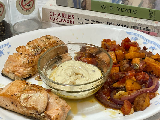 Sallmon W/Garlic Mayo & Friends